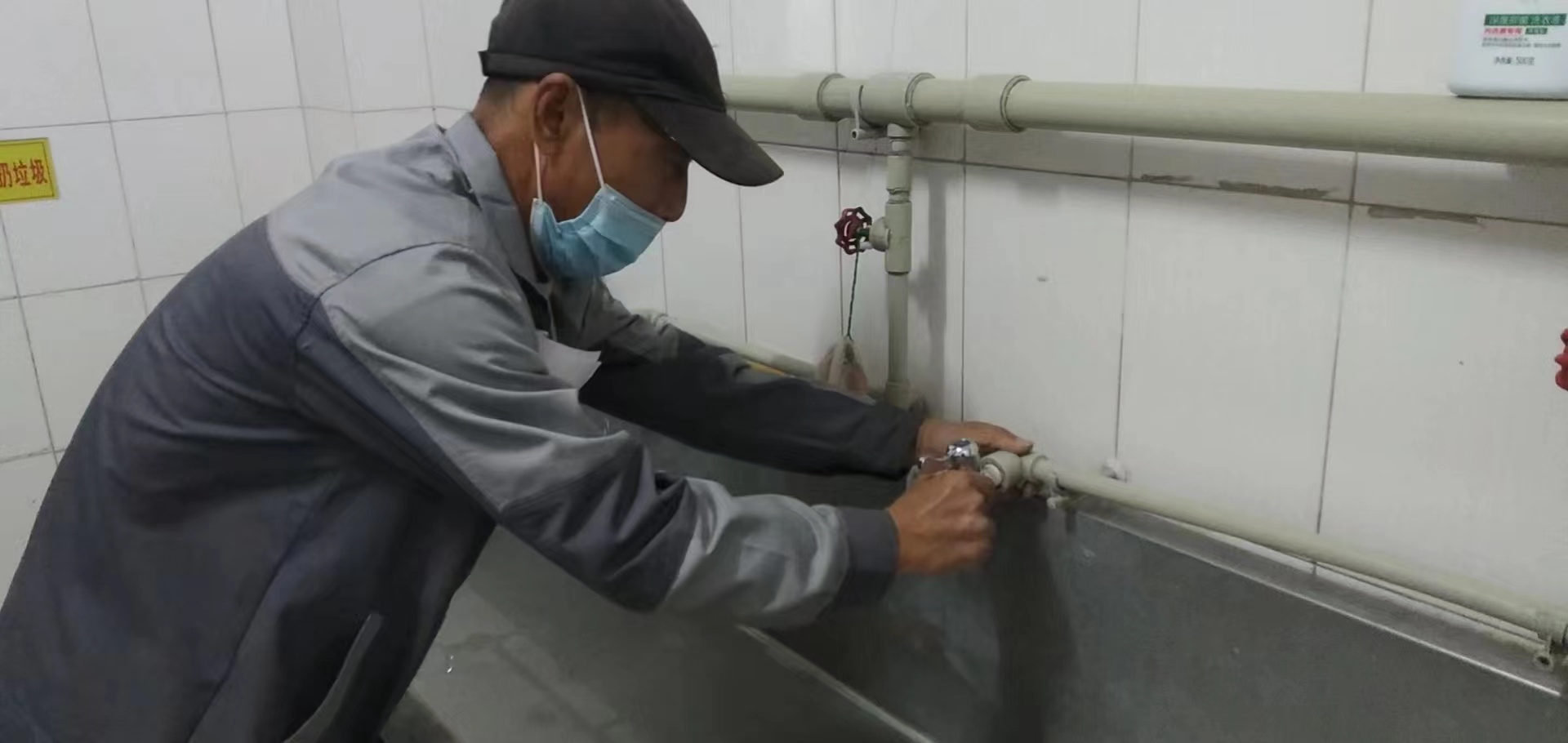 100b7a4bebaaa9a852b9a00193e233e