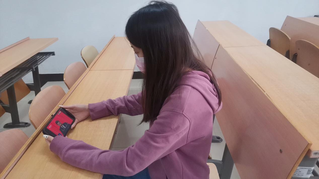 侯丽娜 卫信2015班